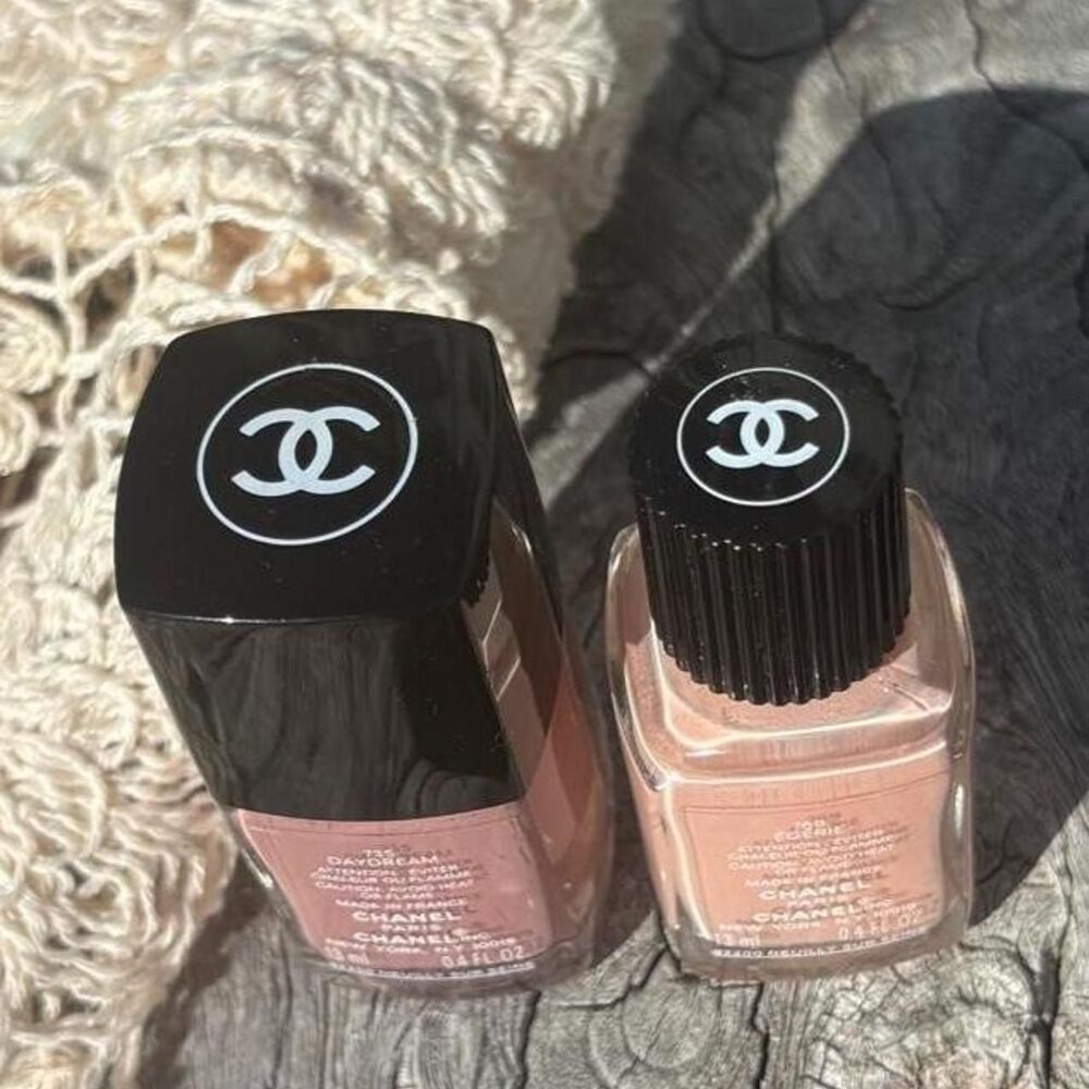 Chanel 2 Bottles Le Vernis Nail Polish Set in Daydream 735 & Egerie 769 - Picture 2 of 3